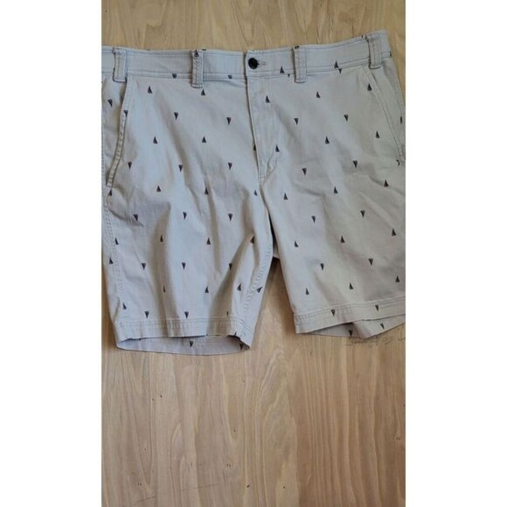 The Foundry Supply Co Mens 46 Khaki Sailboat Embroidered Chino Shorts Tan Preppy